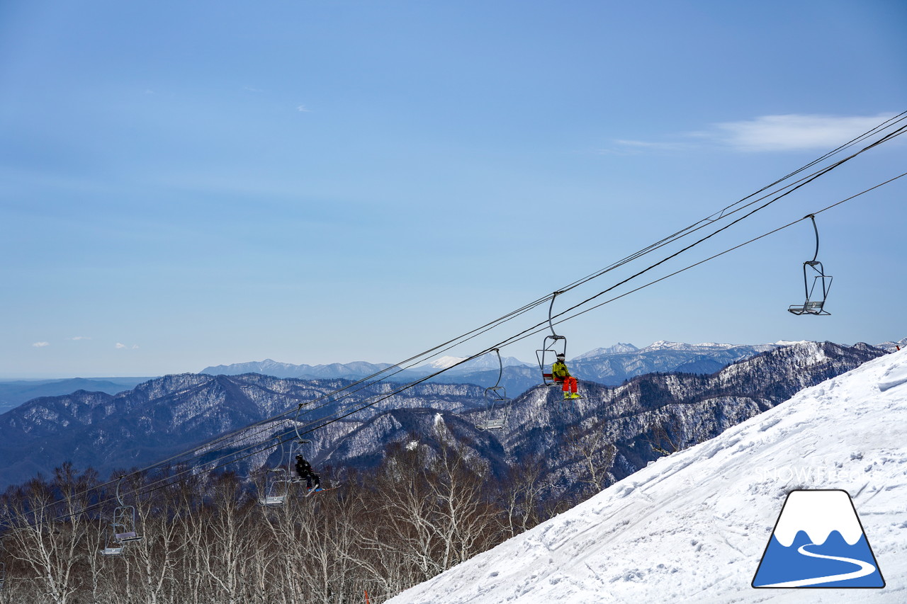 サッポロテイネ　真っ白な雪、澄んだ青空。ゴールデンウィーク２日目は、旭岳～羊蹄山まで見渡せる絶好の春スキー＆スノーボード日和に☆